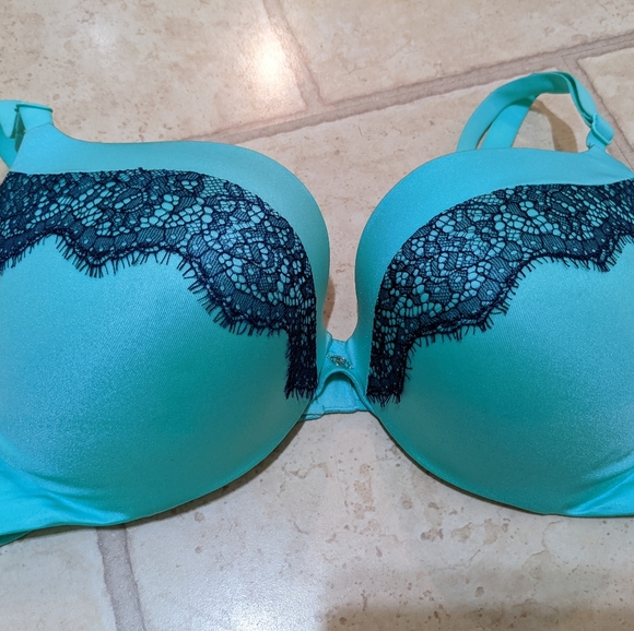 Victoria's Secret Push Up Bra! - Picture 2 of 6